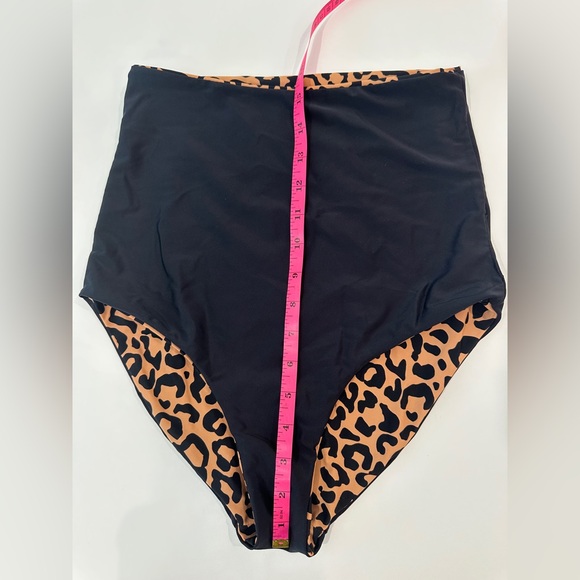 Coral reef women’s bathing suit top and bottom. Size 4/6 fits a S-M - Picture 10 of 12